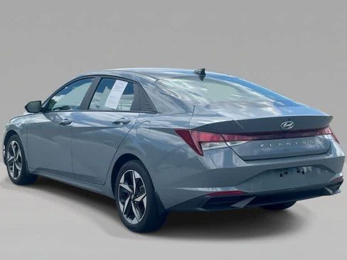 Used 2023 Hyundai Elantra SEL w/ Convenience Package FWD image 3