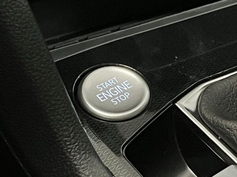 New 2025 Volkswagen Taos SE image 15