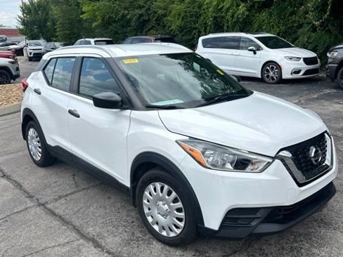 Used 2018 Nissan Kicks S FWD image 3