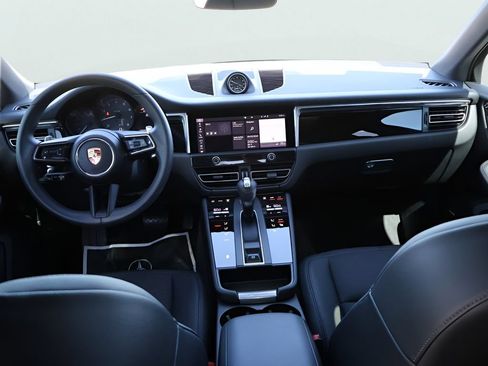 Certified 2025 Porsche Macan AWD/4WD image 19
