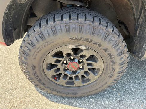 Used 2021 Toyota Tacoma TRD Off-Road w/ Technology Package AWD/4WD image 11