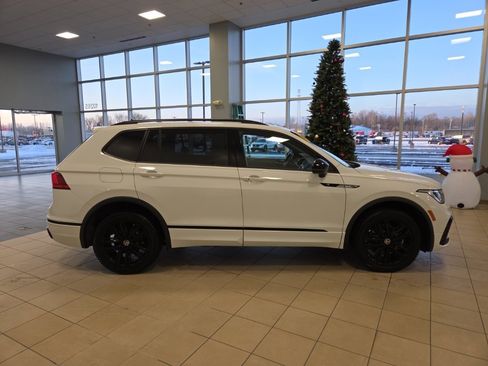 Used 2022 Volkswagen Tiguan SE R-Line image 6