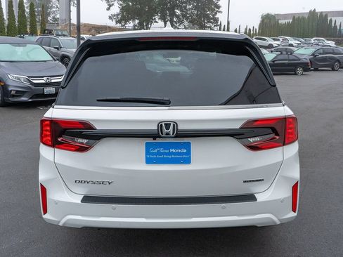 New 2026 Honda Odyssey Touring image 7