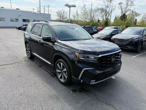 Used 2025 Honda Pilot Touring image 4