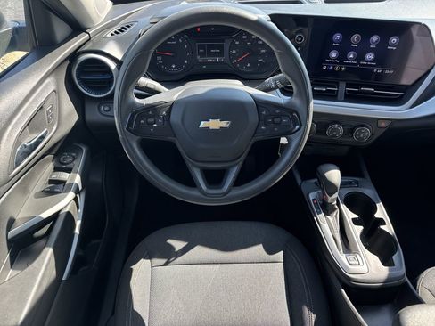 Used 2024 Chevrolet Trax LS image 28
