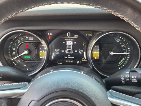 Used 2022 Jeep Wrangler Unlimited Sahara AWD/4WD image 22