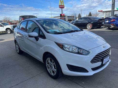Used 2015 Ford Fiesta SE image 4