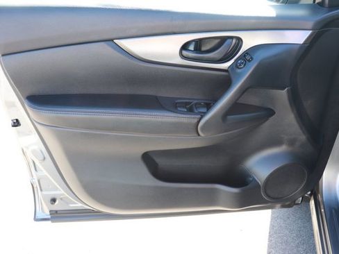 Used 2022 Nissan Rogue Sport S image 9