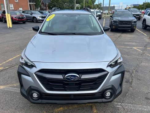 Used 2025 Subaru Outback Premium AWD/4WD image 2