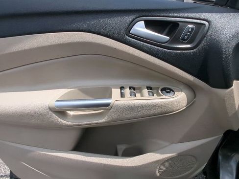 Used 2017 Ford Escape SE FWD image 12