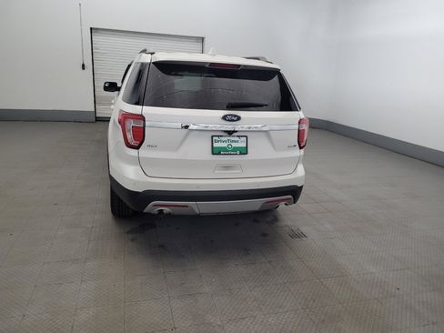 Used 2016 Ford Explorer XLT w/ Equipment Group 202A AWD/4WD image 6