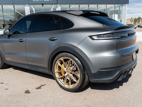 Used 2024 Porsche Cayenne Turbo GT AWD/4WD image 9