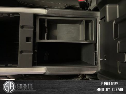 Used 2019 Nissan Titan SV w/ SV Convenience Package AWD/4WD image 17