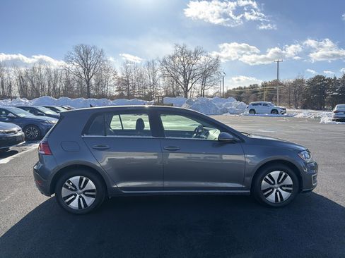 Used 2019 Volkswagen e-Golf SE w/ Driver Assistance Package image 4