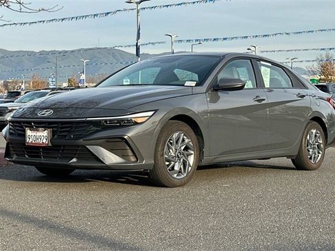 Used 2024 Hyundai Elantra SEL image 8