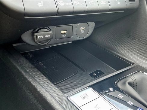 Certified 2025 Hyundai Elantra SEL image 32