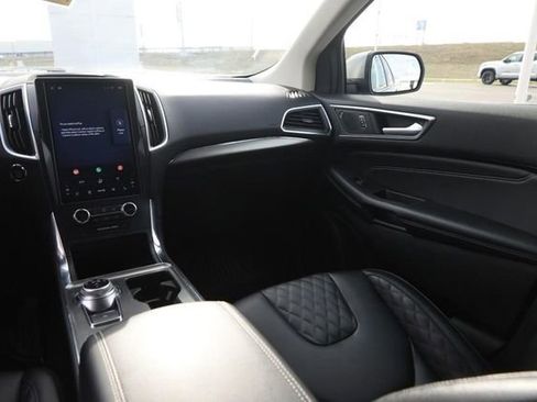 Certified 2024 Ford Edge Titanium image 24