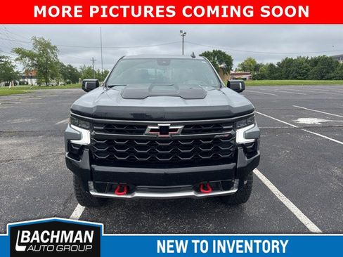 Used 2023 Chevrolet Silverado 1500 ZR2 w/ Technology Package AWD/4WD image 3