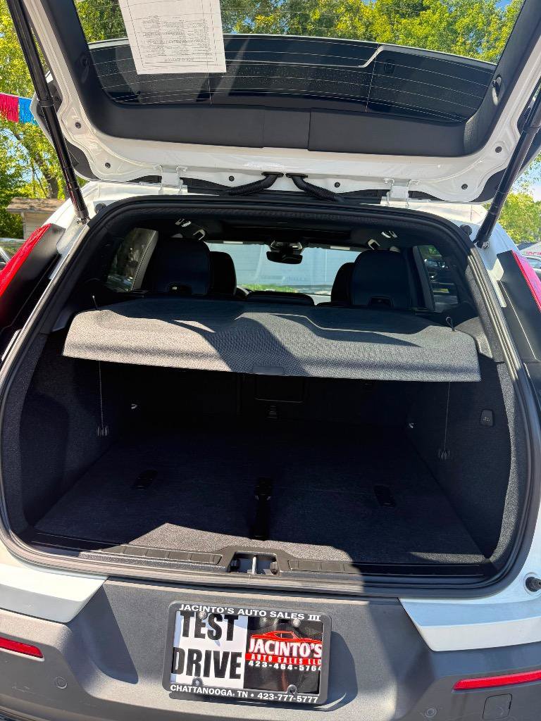 Used 2023 Volvo XC40 B5 Plus AWD/4WD image 23