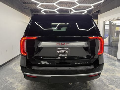 Used 2024 GMC Yukon Denali w/ Advanced Technology Package AWD/4WD image 9