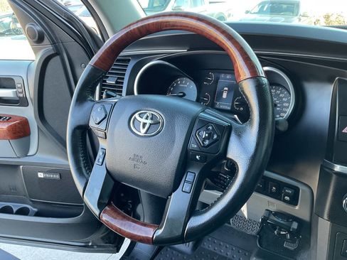 Used 2018 Toyota Sequoia Platinum image 18