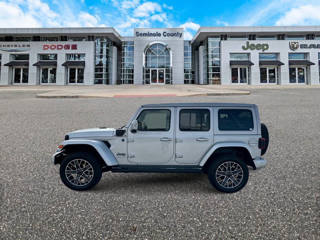 Used 2024 Jeep Wrangler High Altitude AWD/4WD image 5