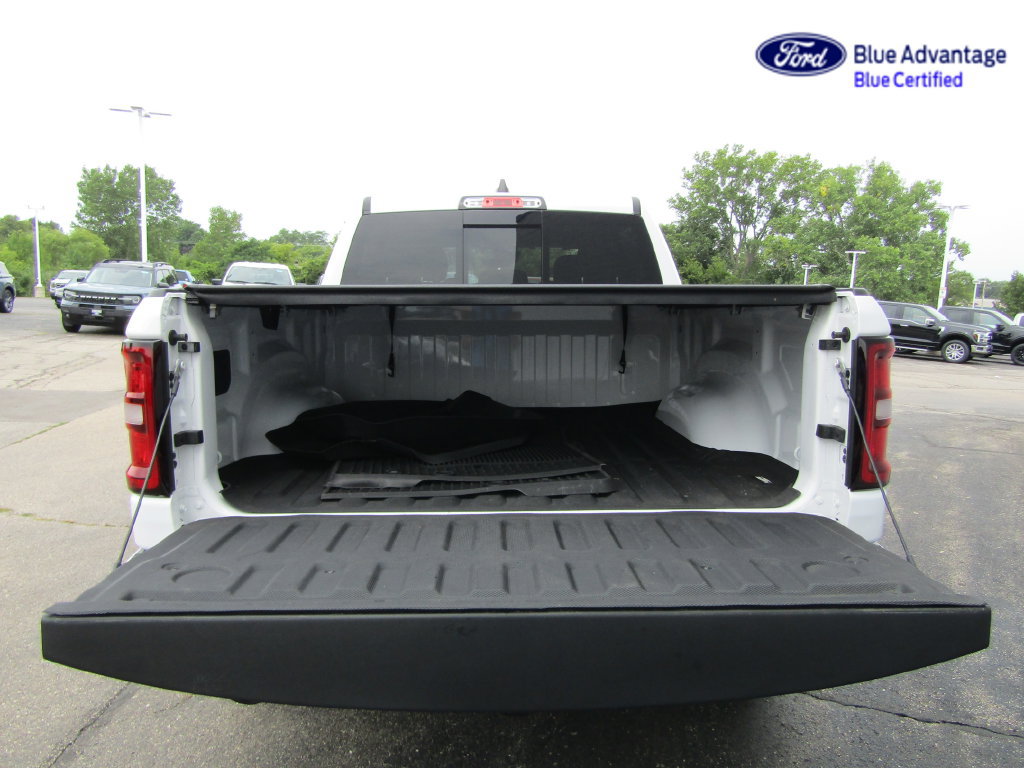 Used 2025 RAM 1500 4x4 Crew Cab image 10
