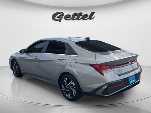 Used 2025 Hyundai Elantra Limited FWD image 7