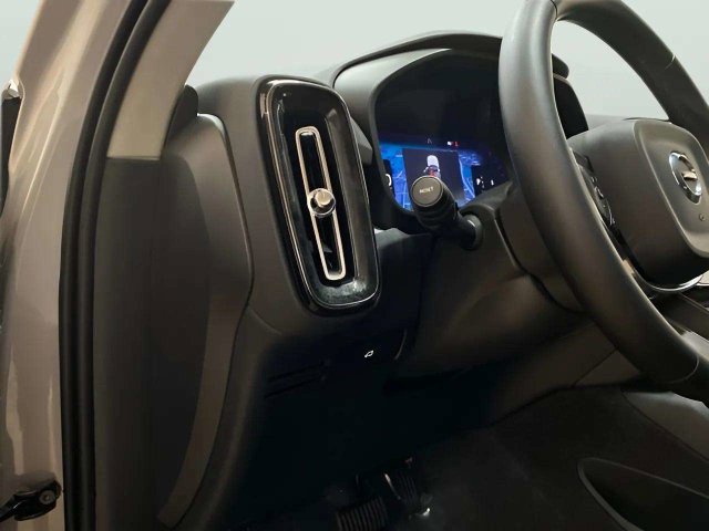Used 2025 Volvo XC40 B5 Plus AWD/4WD image 31