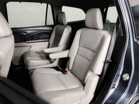 Used 2021 Honda Pilot Touring image 17