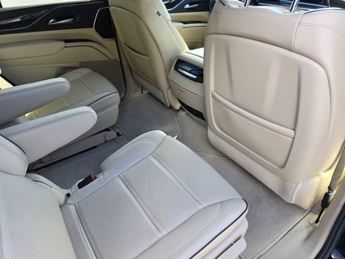 Used 2023 Cadillac Escalade Premium Luxury image 22