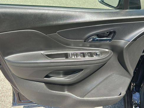 Used 2021 Buick Encore Preferred FWD image 9