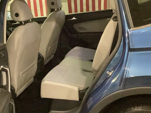 Used 2018 Volkswagen Tiguan SE w/ Panoramic Sunroof Package image 8