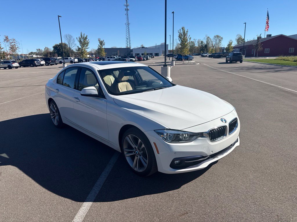 Used 2017 BMW 330i xDrive Sedan AWD/4WD image 3