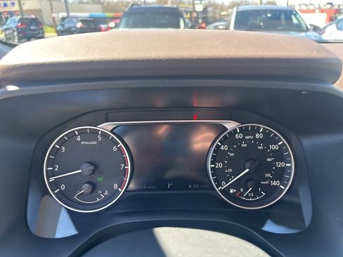 Used 2023 Nissan Rogue SV image 17