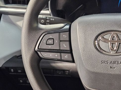 Used 2025 Toyota Sienna LE FWD image 27