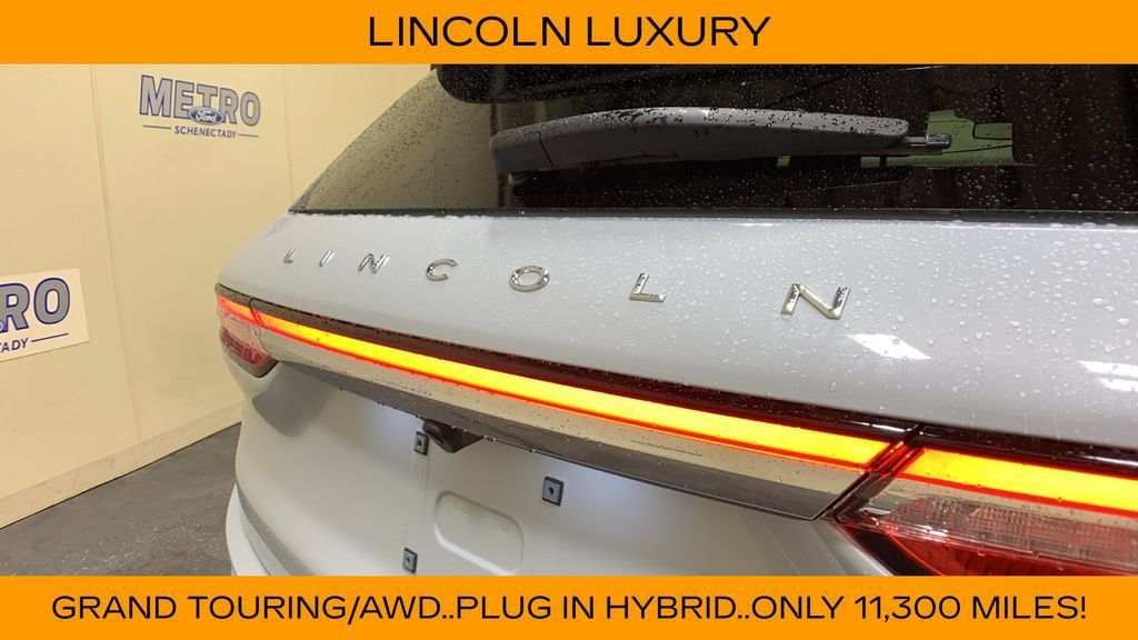 Used 2025 Lincoln Corsair Grand Touring w/ Towing Package AWD/4WD image 17