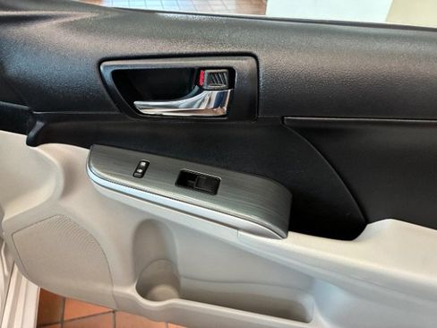 Used 2013 Toyota Camry LE FWD image 31