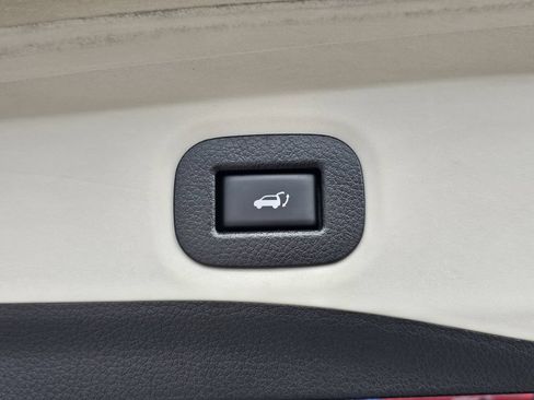 Used 2019 Nissan Rogue SV w/ Premium Package FWD image 10