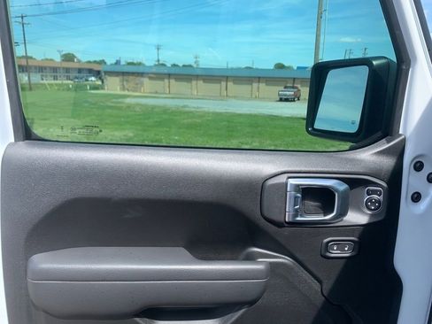 New 2025 Jeep Gladiator Sport image 12