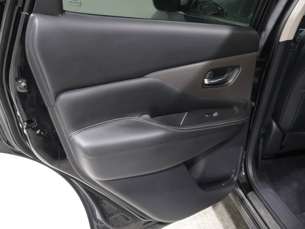 Used 2023 Nissan Murano SV w/ SV Midnight Edition Package AWD/4WD image 17