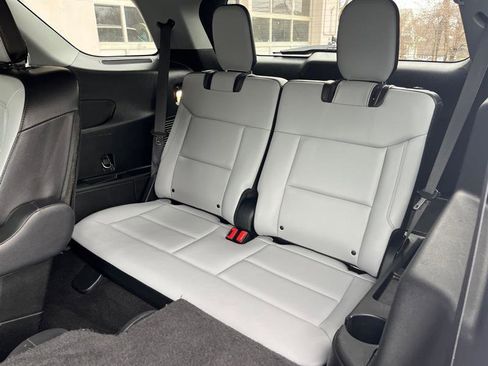 Used 2021 Ford Explorer XLT w/ Equipment Group 202A image 23