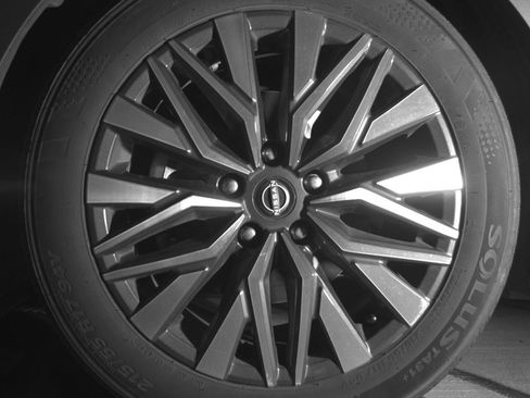 Used 2025 Nissan Altima 2.5 SV image 12