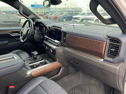 Used 2022 Chevrolet Silverado 1500 High Country w/ High Country Premium Package image 26