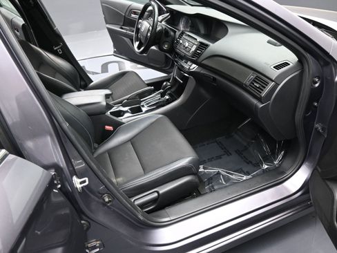 Used 2017 Honda Accord Sport image 19