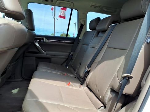 Used 2018 Lexus GX 460 Premium w/ Premium Package AWD/4WD image 13
