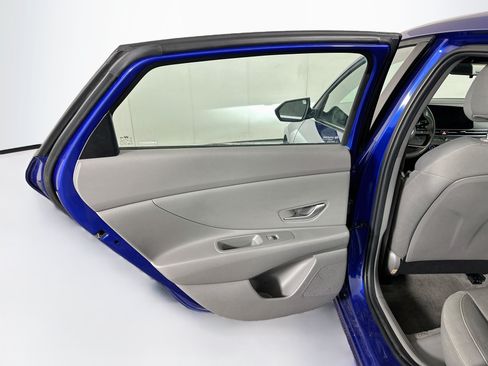 Used 2025 Hyundai Elantra SEL FWD image 27