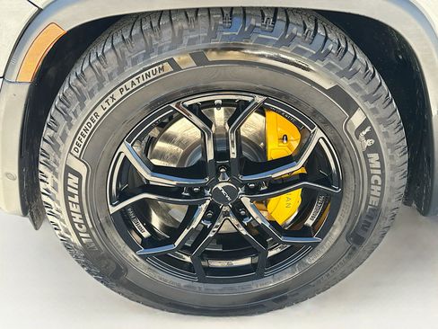 Used 2023 Rivian R1S Adventure image 34