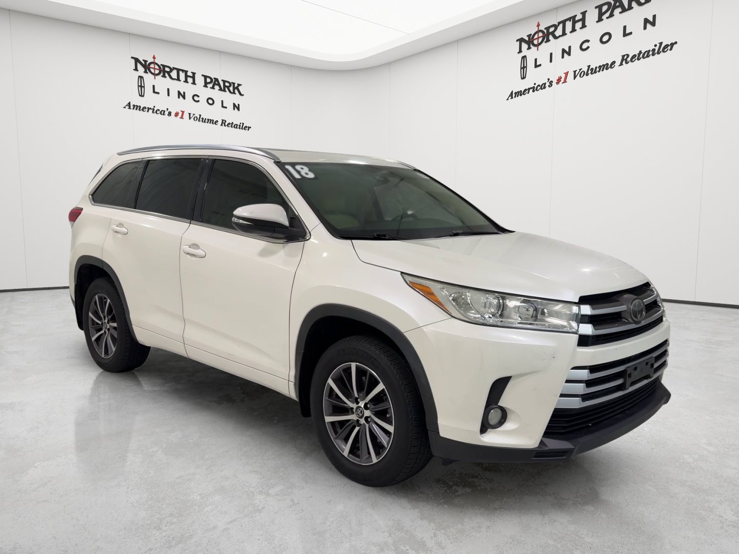 Used 2018 Toyota Highlander FWD V6 image 7