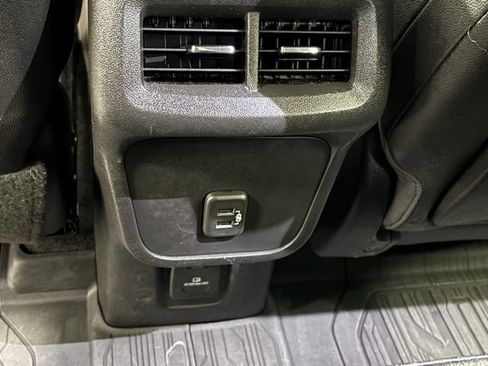 Used 2023 GMC Terrain SLT image 11